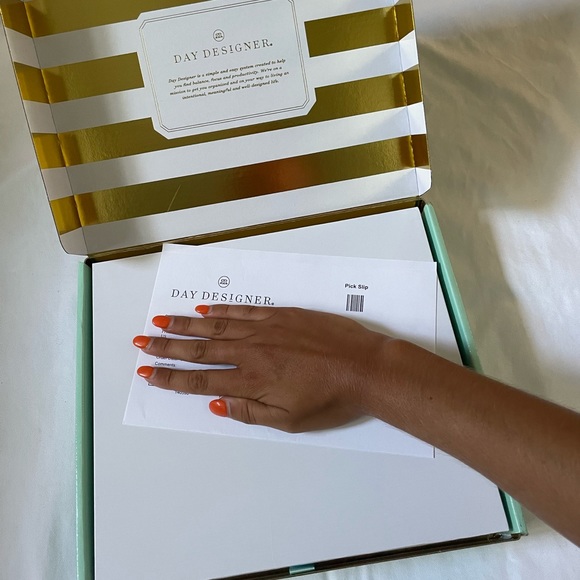 Day Designer 2022-23 Weekly Planner: Enchanted - Picture 5 of 6